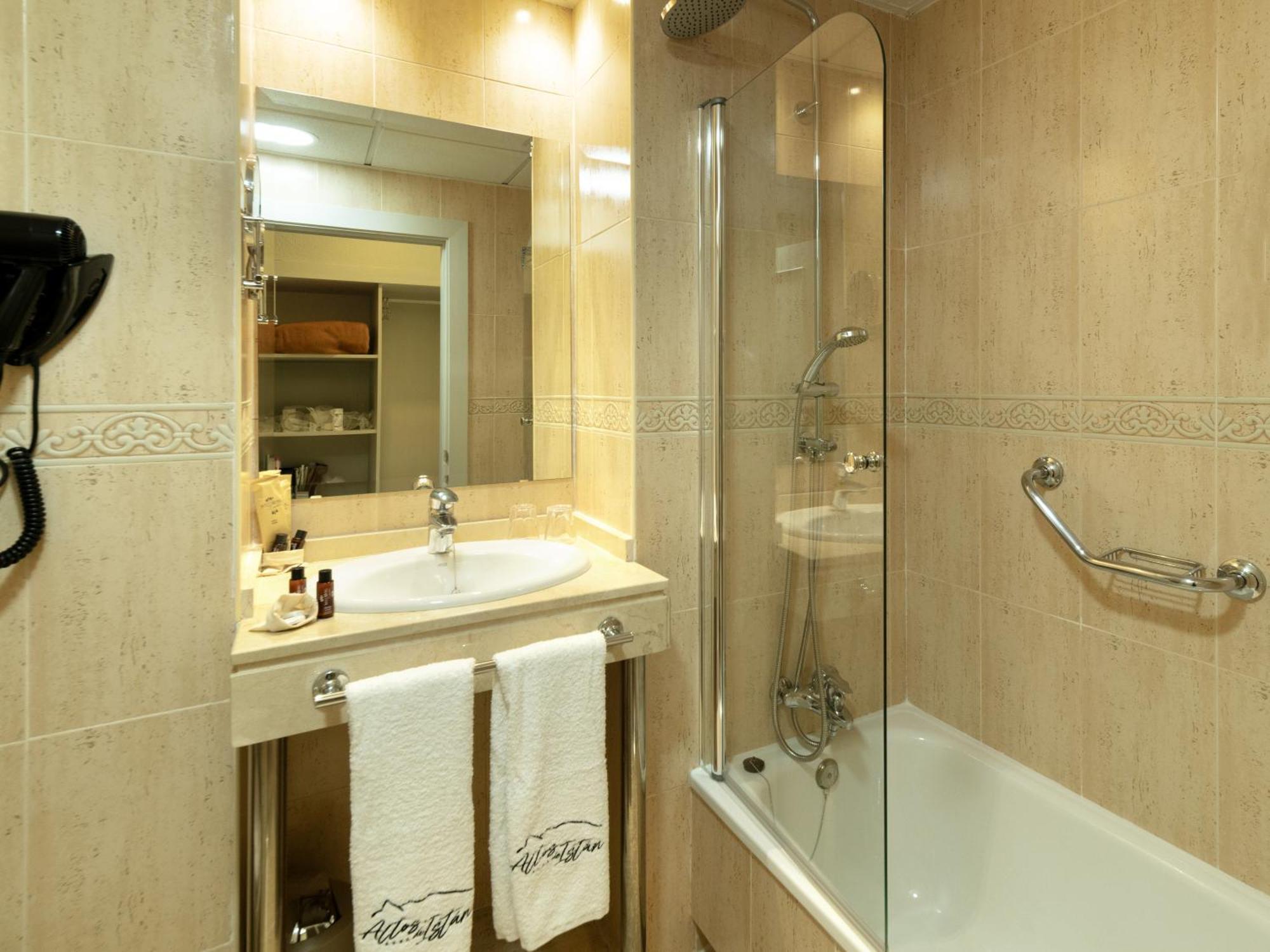 Hotel Altos De 이스탄 외부 사진